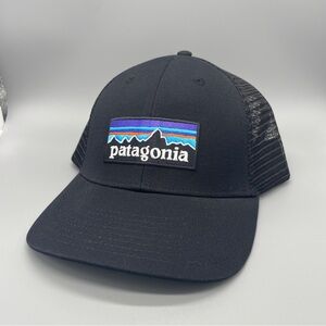NWOT Patagonia P-6 Logo Trucker Hat